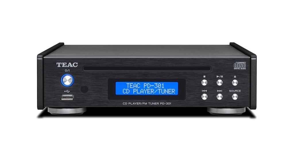Teac PD-301DAB-X Test: kompakter schwarzer CD-Player mit DAB-Radio, USB-Anschluss, Slot-Load-Laufwerk und blauem Display.