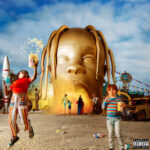 Albumcover von Travis Scott – Astroworld mit goldener Kopfskulptur, Kindern und surrealer Freizeitpark-Szene.