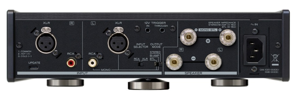 TEAC AP-507 Test Rückseite mit XLR- und Cinch-Eingängen, 12V-Trigger, Bi-Amping/BTL-Schalter und Lautsprecherklemmen.