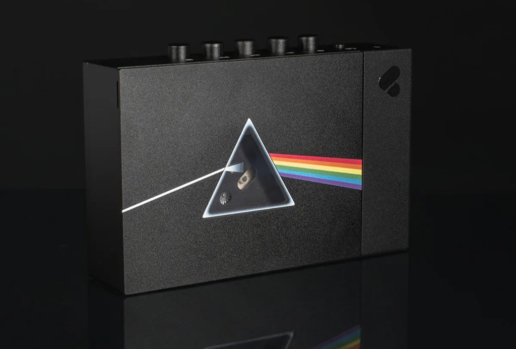 Pink Floyd x We Are Rewind Kassettenspieler mit The-Dark-Side-of-the-Moon-Prisma in limitierter Sonderedition.