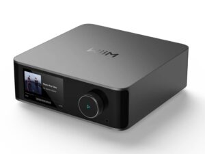 WiiM Ultra Audio-Streamer mit Farb-Touchscreen, Lautstärkeregler und Kopfhöreranschluss im Test.