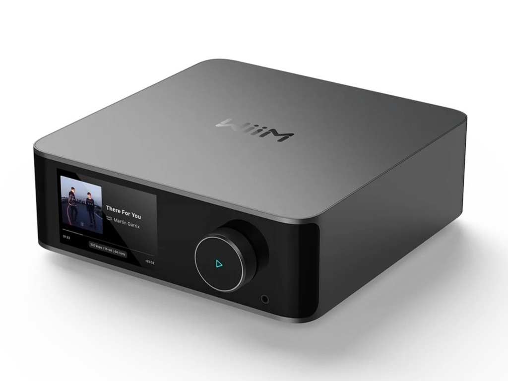 WiiM Ultra Audio-Streamer mit Farb-Touchscreen, Lautstärkeregler und Kopfhöreranschluss im Test.