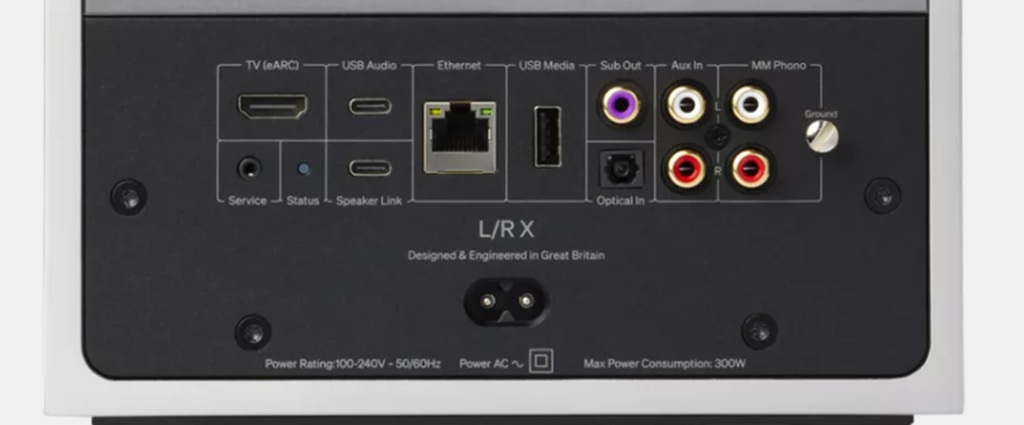 Rückseite der Cambridge Audio L/R X mit HDMI eARC, USB, Ethernet, Phono-, Aux- und Subwoofer-Anschlüssen